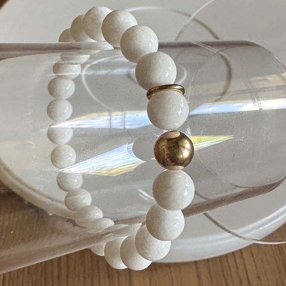 8mm White Jade Stretch Bracelet w/ 14K Gold Filled Ball Spacer and Jump Ring - Picture 4 of 7